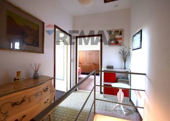 Hall / corridoio - Casa semi indipendente Strada Castello di Casola
 
23, Terenzo - foto 23
