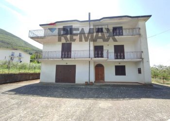 Edificio all\'aperto - Casa indipendente Forchia - foto 1