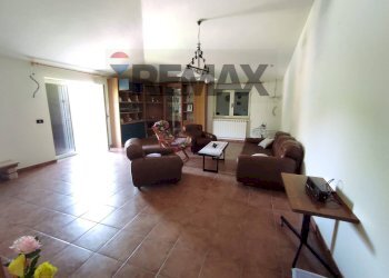 Soggiorno - Casa indipendente Forchia - foto 32