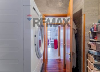 Hall / corridoio - Four-room apartment VIA UGO FOSCOLO
 
14, Tradate - photo 20