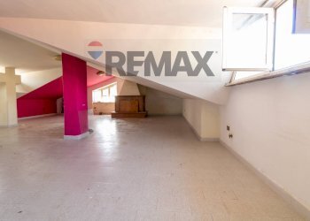 Stanza vuota - Attic Via Piemonte
 
24, Guidonia Montecelio - photo 1