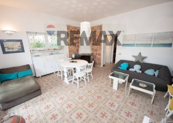 Sala da pranzo - Semi-detached house letizia in fiore
 
6, Anzio - photo 9