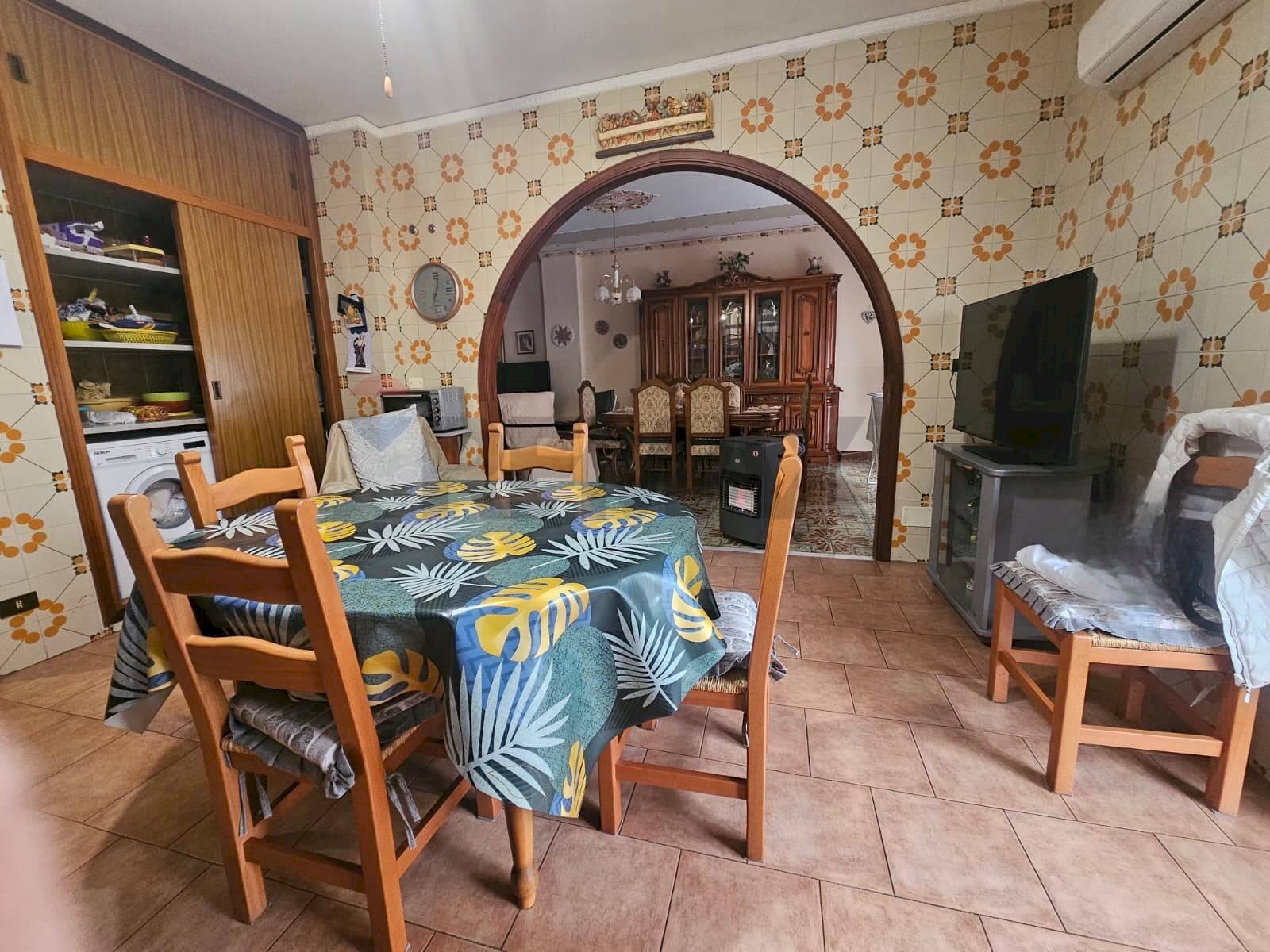 Sala da pranzo - Appartamento VIA Cecco Angiolieri
 
37, Bagheria - foto 1