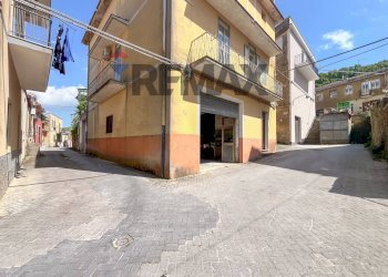 Edificio all\'aperto - Casa indipendente Via Rodolfo Morandi
 
3-5, Buccheri - foto 6