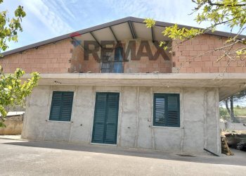 Casa all\'aperto - Villa via Germanò, Mussomeli - foto 1