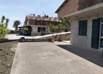 Casa all\'aperto - Villa via Germanò, Mussomeli - foto 2