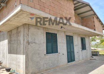 Edificio all\'aperto - Villa via Germanò, Mussomeli - foto 4