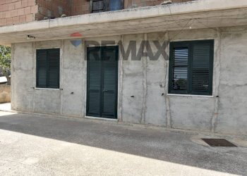 Edificio all\'aperto - Villa via Germanò, Mussomeli - foto 5