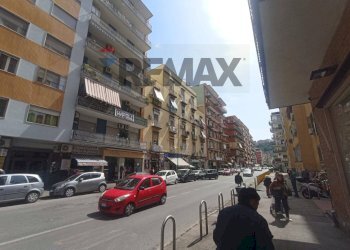 Edificio all\'aperto - Locale Commerciale Napoli - foto 1
