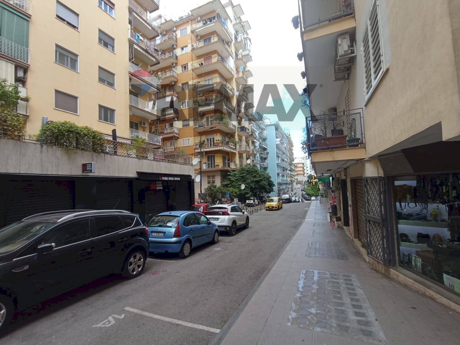 Edificio all\'aperto - Locale Commerciale Napoli - foto 3