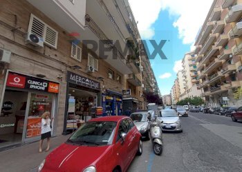 Edificio all\'aperto - Locale Commerciale Napoli - foto 2