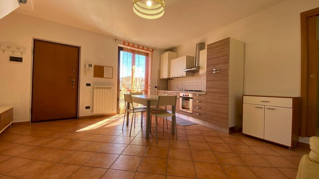Salone - Bilocale via Monte Leone, Gallarate - foto 1