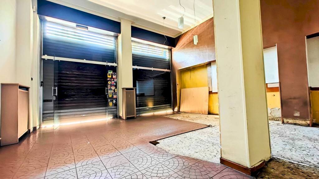 Interno non residenziale - Negozio corso Svizzera, 149, Torino (zona San Donato) - foto 2