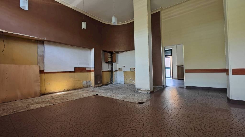 Interno non residenziale - Negozio corso Svizzera, 149, Torino (zona San Donato) - foto 3