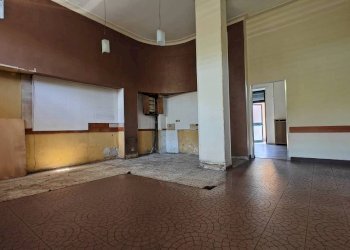 Interno non residenziale - Negozio corso Svizzera, 149, Torino (zona San Donato) - foto 3