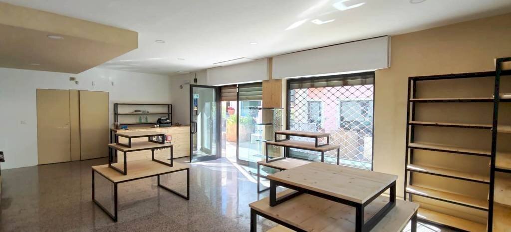 Interno non residenziale - Negozio via San Domenico, Casarano - foto 3