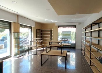 Interno non residenziale - Negozio via San Domenico, Casarano - foto 1