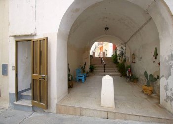 Cortile interno - Casa indipendente via Francesco Crispi, Parabita - foto 14