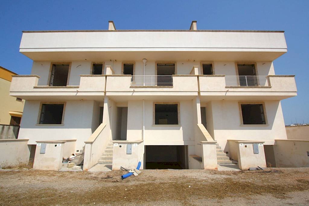 Facciata - Casa indipendente via Olimpia, Matino - foto 2