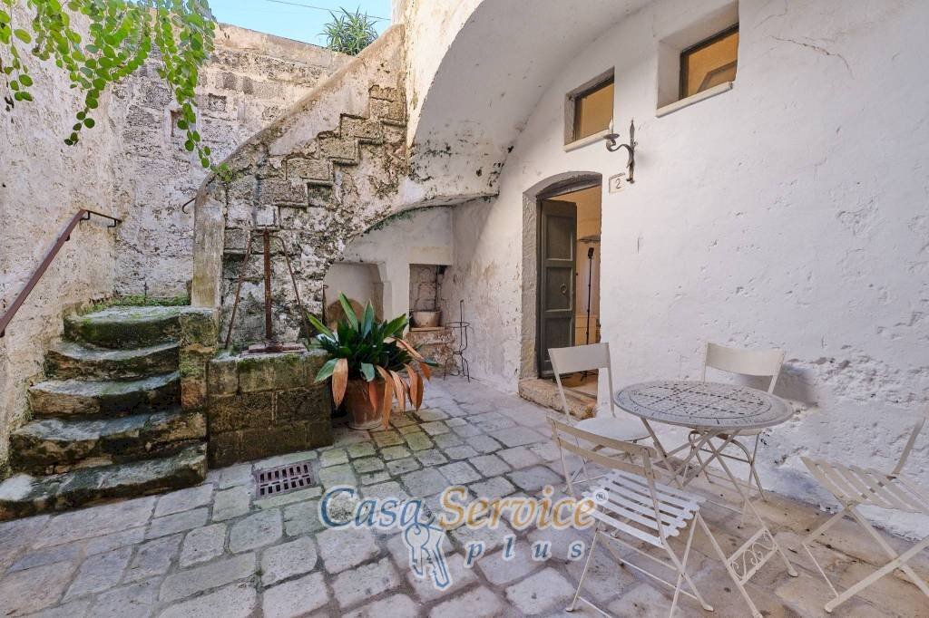 Cortile interno - Casa indipendente via Umberto I, Racale - foto 1