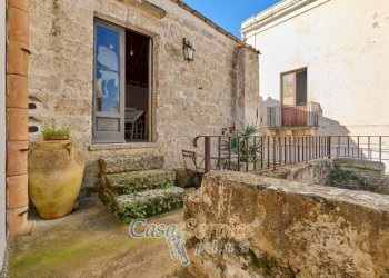 Cortile interno - Casa indipendente via Umberto I, Racale - foto 23
