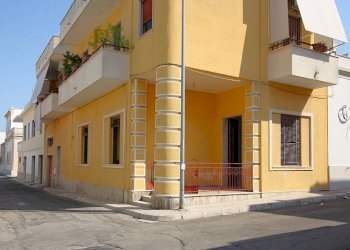 Facciata - Quadrilocale via Torino, Parabita - foto 2