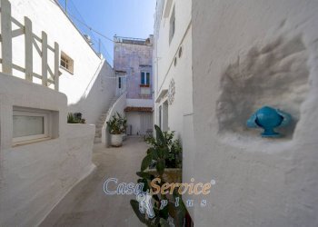 Cortile interno - Trilocale via Immacolata, Matino - foto 7