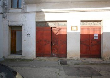 Facciata - Casa indipendente via Carlo De Cristoforis, Casarano - foto 5