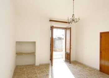 Camera da letto - Casa indipendente via Carlo De Cristoforis, Casarano - foto 33