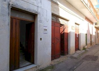 Facciata - Casa indipendente via Carlo De Cristoforis, Casarano - foto 50