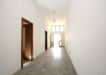 Corridoio - Independent house via Torino, Matino - photo 19