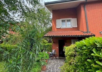 Giardino - Villa via Fratelli Cervi, Travacò Siccomario - photo 1