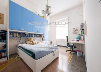 Camera da letto - Appartamento via Giordano Bruno, Genova (zona Albaro) - foto 14