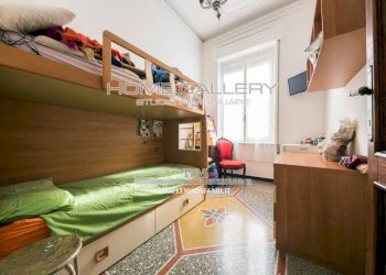 Camera da letto - Appartamento via Giordano Bruno, Genova (zona Albaro) - foto 20
