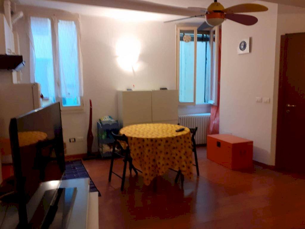 Salone - One-room apartment via Luigi Zamboni, 84, Bologna (neighborhood Irnerio) - photo 3