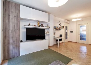 Salone - Trilocale via Timoteo Riboli, 12, Torino (zona Mirafiori Sud) - foto 2