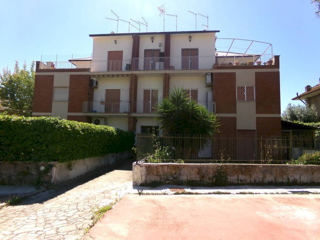 Facciata - Trilocale viale Acqua Marina, Anzio - foto 1