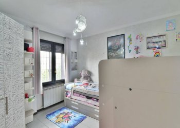 Camera da letto - Trilocale via Edmondo De Amicis, 23, Giussano - foto 12