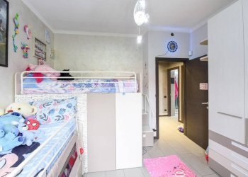 Camera da letto - Trilocale via Edmondo De Amicis, 23, Giussano - foto 13