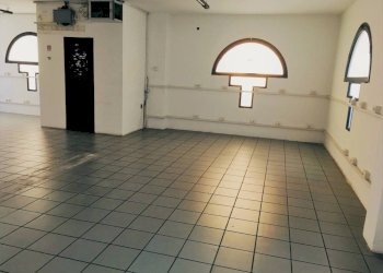 Interno non residenziale - Negozio via Giuseppe Capaldi, 35, Bari - foto 2