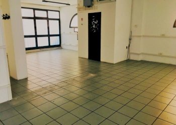 Interno non residenziale - Negozio via Giuseppe Capaldi, 35, Bari - foto 4