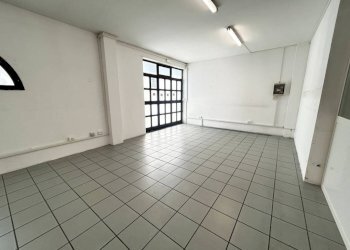 Interno non residenziale - Negozio via Giuseppe Capaldi, 35, Bari - foto 2