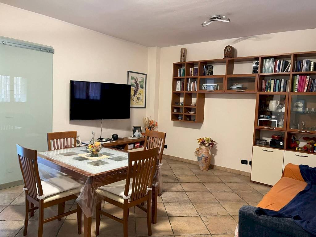 Soggiorno - Four-room apartment via Punta, Bologna (neighborhood Borgo Panigale) - photo 2