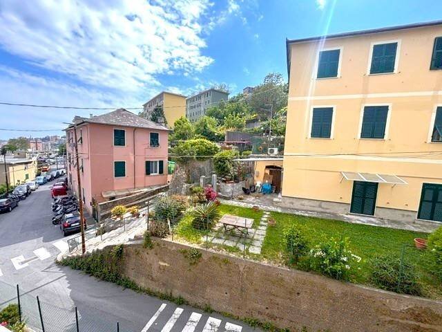 Vista - Bilocale via Antonio Burlando, 27, Genova (zona Staglieno) - foto 1
