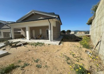 3cab2f46-91a9-4d56-b97b-6a43bed740b7.jpg - Villa Viale Europa, Catanzaro - foto 1