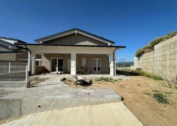 ed461a7b-7e40-4778-a65f-519e920209fa.jpg - Villa Viale Europa, Catanzaro - foto 11