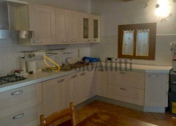 d566bf9a-2fbb-44c6-8608-60fe0f9c1efa.jpg - Four-room apartment Campi Bisenzio - photo 2