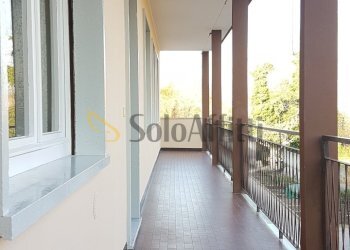 ingresso su ampio balcone indipendente - Three-room apartment Via Napoleone Bonaparte 76, Bovisio-Masciago - photo 17