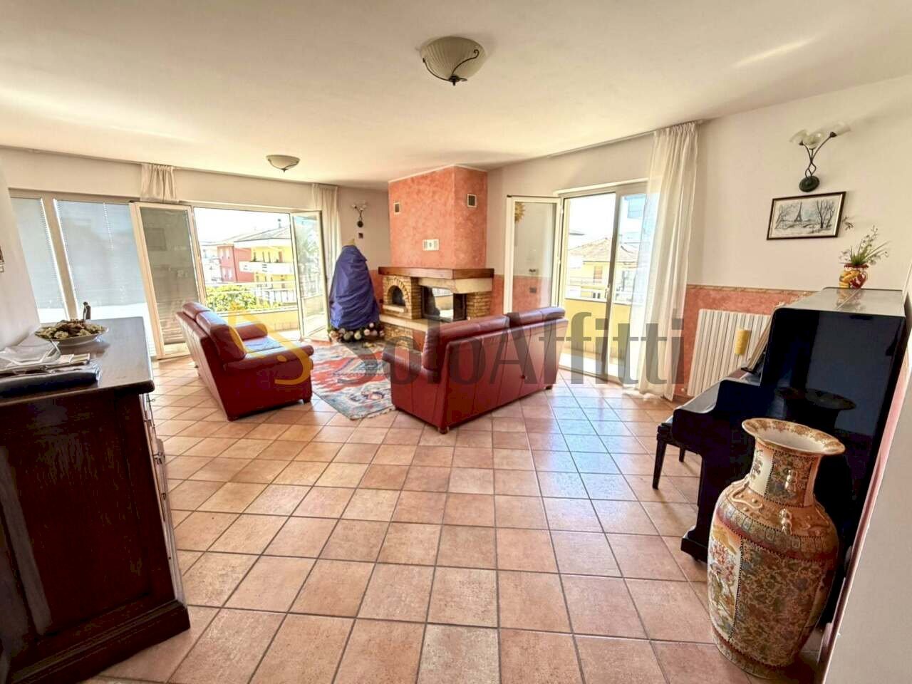 SOGGIORNO.jpg - Four-room apartment Via Arezzo 4, Alba Adriatica - photo 2