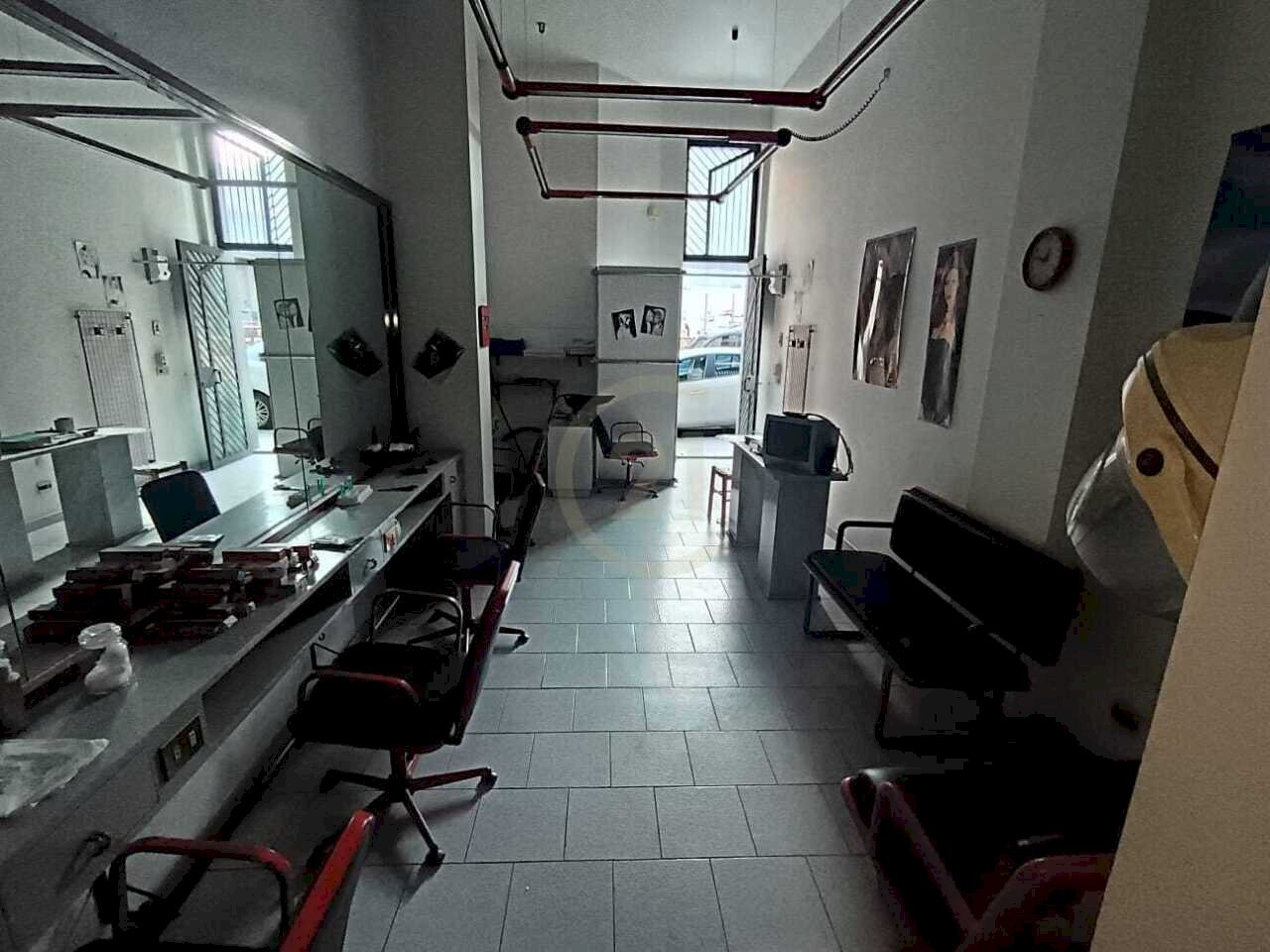 Interno 14.jpg - Male - Female Hairdressers Via Circumvallaz 250, Paternò - photo 1